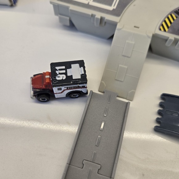 Micro Machine Travel City Fold Up Playsets by Galoob from 1989 - Picture 9 of 12